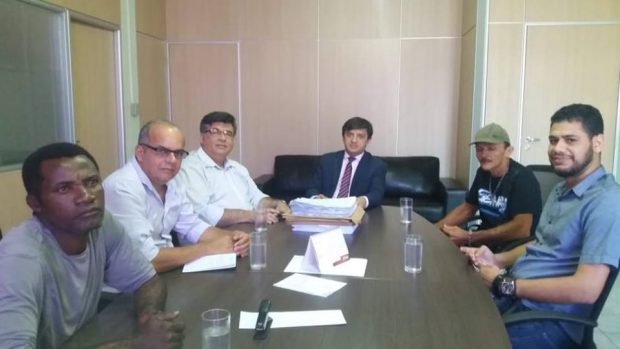 Prefeito assina termo de cooperação para beneficiar mulheres do assentamento Capim de Cheiro