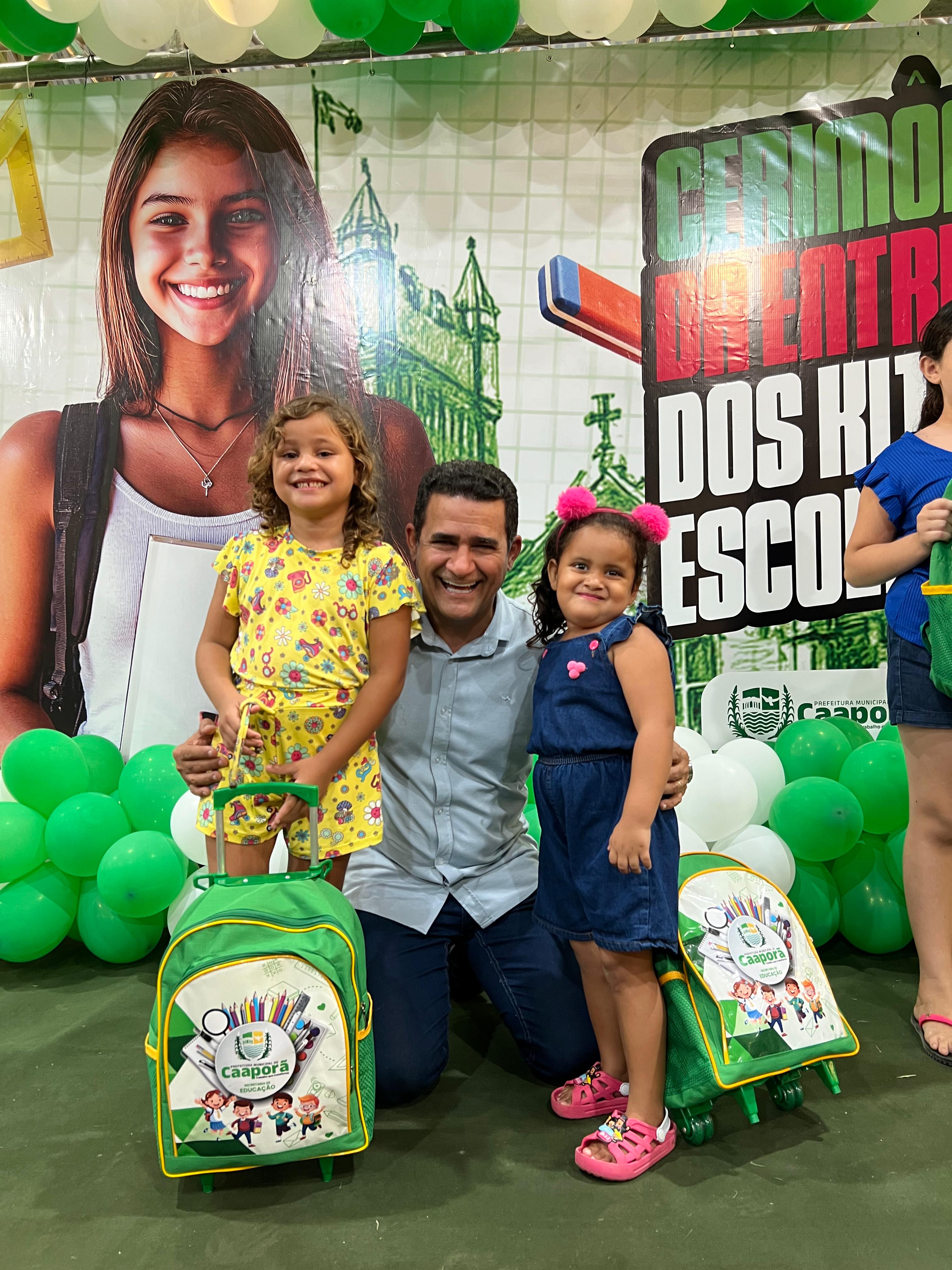 Prefeitura de Caaporã inicia entrega de cerca de 4 mil kits escolares para alunos da rede municipal